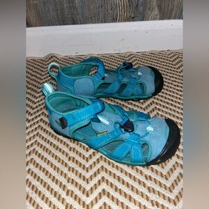 Keen suede sea camp ll Kids unisex size 3 Blue Sandals in GUC